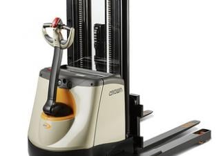 Apiladores de palets Apiladores de pie Crown SX 3000-30 TT-4267