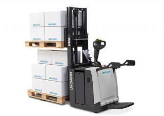 Apiladores de palets Apiladores de palets con plataforma elevadora UniCarriers PDP 200