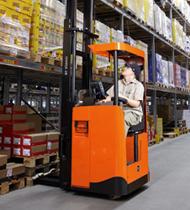 Apiladores de palets Apiladores de palets con asiento BT Staxio SRE 135 