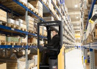 Apiladores de palets Apiladores de palets con asiento Caterpillar NSS12N2TF