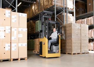 Apiladores de palets Apiladores de palets con asiento Caterpillar NSS12N2TF