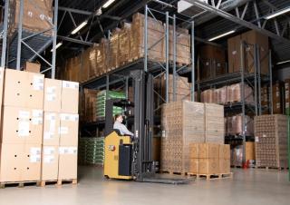 Apiladores de palets Apiladores de palets con asiento Caterpillar NSS12N2TF