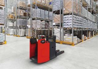 Apiladores de palets Apiladores de palets con plataforma elevadora Linde D10FP 