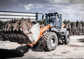 Cargadoras de ruedas weycor AR 680