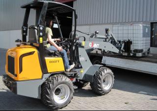 Cargadoras de ruedas Giant D 337 T