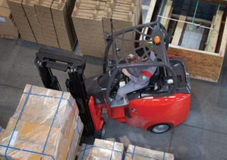 Carretillas elevadoras eléctricas Manitou EMA II 17