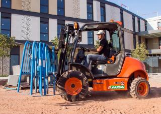 Carretillas elevadoras todo terreno Ausa C 150 H