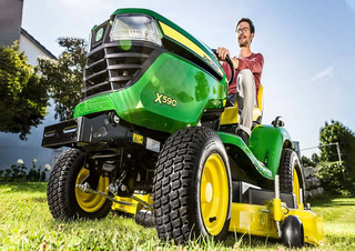 Cortacéspedes y tractores de jardín John Deere X590
