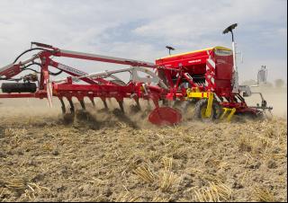 Cultivadores Pöttinger Synkro 3030 nova