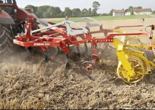 Cultivadores Pöttinger Synkro 3030 nova