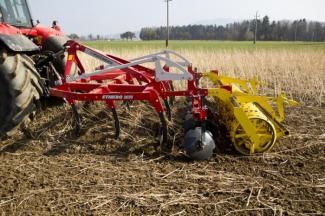 Cultivadores Pöttinger Synkro 3030