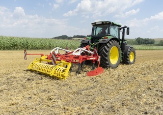 Cultivadores Pöttinger Synkro 3530