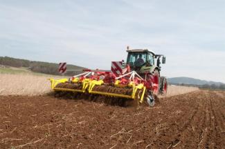 Cultivadores Pöttinger Synkro 4030 K