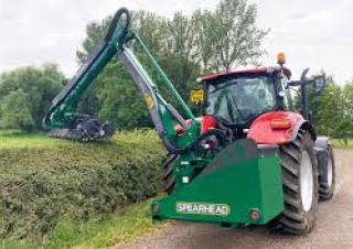 Equipos de mantenimiento en verano Desbrozadoras para taludes Spearhead Twiga 7000 LR T Orbital
