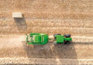 Empacadoras gigantes + de alta presión John Deere L624
