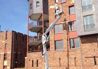 Plataformas elevadoras articuladas Plataformas articuladas de orugas Palazzani TZX 225 C 