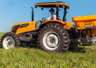 Tecnología de purines y estiércol Esparcidor de fertilizante Valtra BDF 1300