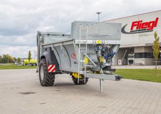 Tecnología de purines y estiércol Esparcidores de estiércol Fliegl ADS 160