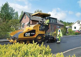 Extendedoras asfálticas  de ruedas Caterpillar AP300F