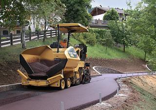Extendedoras asfálticas  de ruedas Caterpillar AP300F