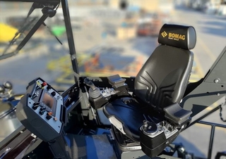 Extendedoras asfálticas sobre orugas Bomag BF 800 C 3 S 500