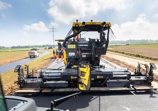 Extendedoras asfálticas sobre orugas Bomag BF 800 C 3 S 500