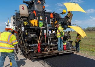 Extendedoras asfálticas sobre orugas Astec ROADTEC SP-200
