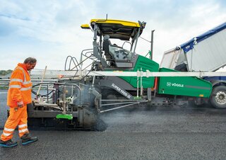Extendedoras asfálticas sobre orugas Vögele Super 1900-3i