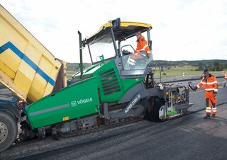 Extendedoras asfálticas sobre orugas Vögele Super 2100-3i