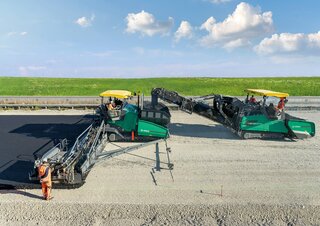 Extendedoras asfálticas sobre orugas Vögele Super 3000-3i