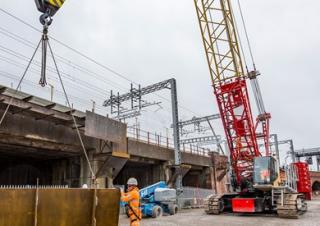 Grúas sobre orugas - Pluma de celosía Liebherr LR 1110