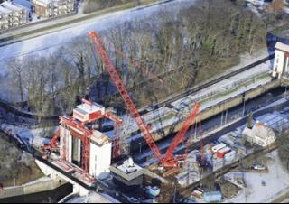 Grúas sobre orugas - Pluma de celosía Liebherr LR 1400/2