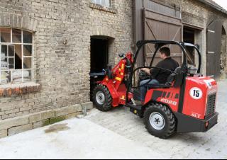 Mini cargador frontal Schäffer 2028 SLT 