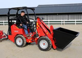 Mini cargador frontal Schäffer 2030