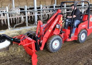 Mini cargador frontal Schäffer 2030 SLT