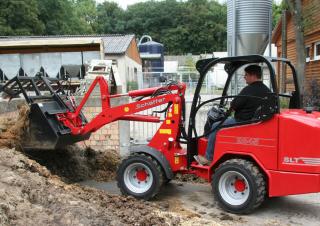 Mini cargador frontal Schäffer 2345 SLT
