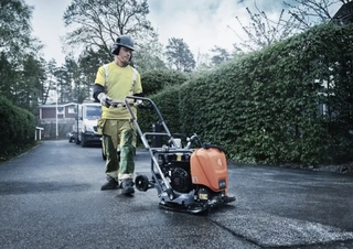 Planchas vibratorias Planchas vibratorias de una dirección Husqvarna LF 75 LAT