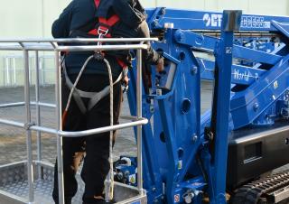Plataformas elevadoras articuladas Plataformas articuladas de orugas CTE Traccess 200