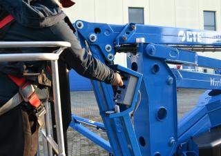 Plataformas elevadoras articuladas Plataformas articuladas de orugas CTE Traccess 200