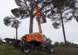 Plataformas elevadoras articuladas Plataformas articuladas de ruedas Mecaplús P12