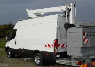 Plataformas elevadoras articuladas Plataformas elevadoras articuladas sobre camión Danilift P145V
