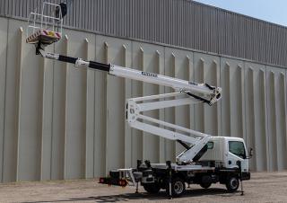 Plataformas elevadoras articuladas Plataformas elevadoras articuladas remolcables ISOLI PNT240