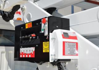 Plataformas elevadoras articuladas Plataformas elevadoras articuladas remolcables CMC TB20