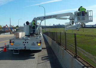Plataformas elevadoras articuladas Plataformas elevadoras articuladas remolcables Aspen Aerials  A-75
