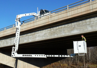 Plataformas elevadoras articuladas Plataformas elevadoras articuladas remolcables Aspen Aerials  B-32
