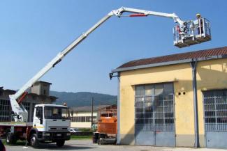 Plataformas elevadoras articuladas Plataformas elevadoras articuladas remolcables CMC PLJ250