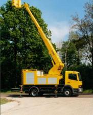 Plataformas elevadoras articuladas Plataformas elevadoras articuladas remolcables Custers Taurus 300-20