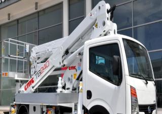 Plataformas elevadoras articuladas Plataformas elevadoras articuladas remolcables CMC TB240