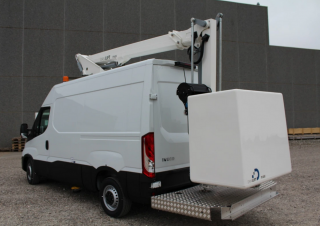 Plataformas elevadoras articuladas Plataformas elevadoras articuladas sobre camión Danilift P145V