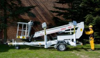Plataformas telescópicas Plataformas telescópicas remolcables Dino Lift Dino 135T